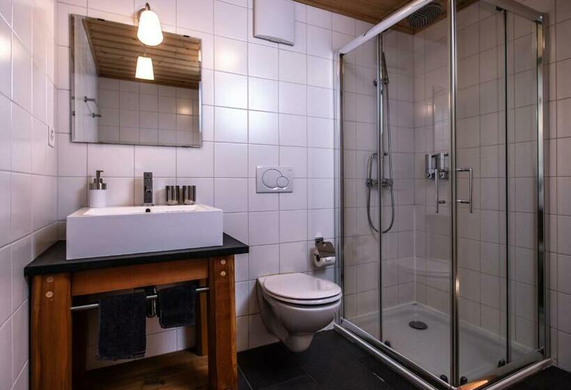 هاستل Edelweiss