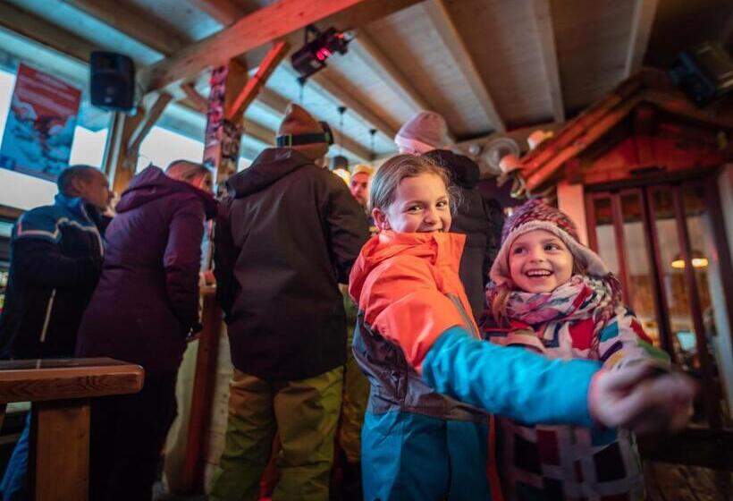 هاستل Edelweiss