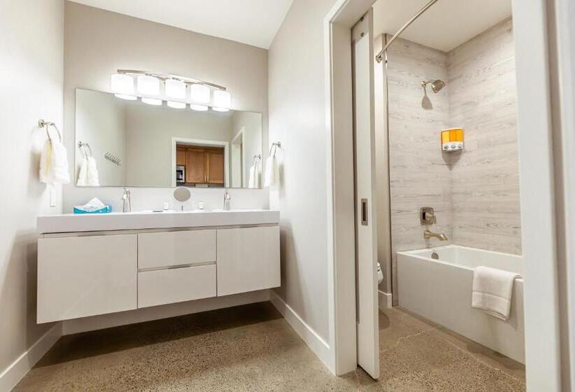 Baywood Inn Bed & Breakfast