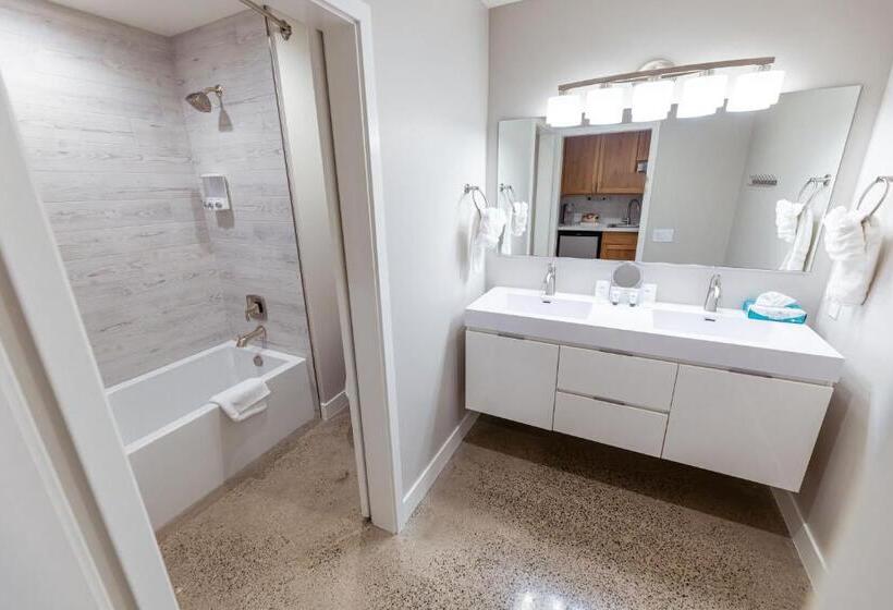 Baywood Inn Bed & Breakfast