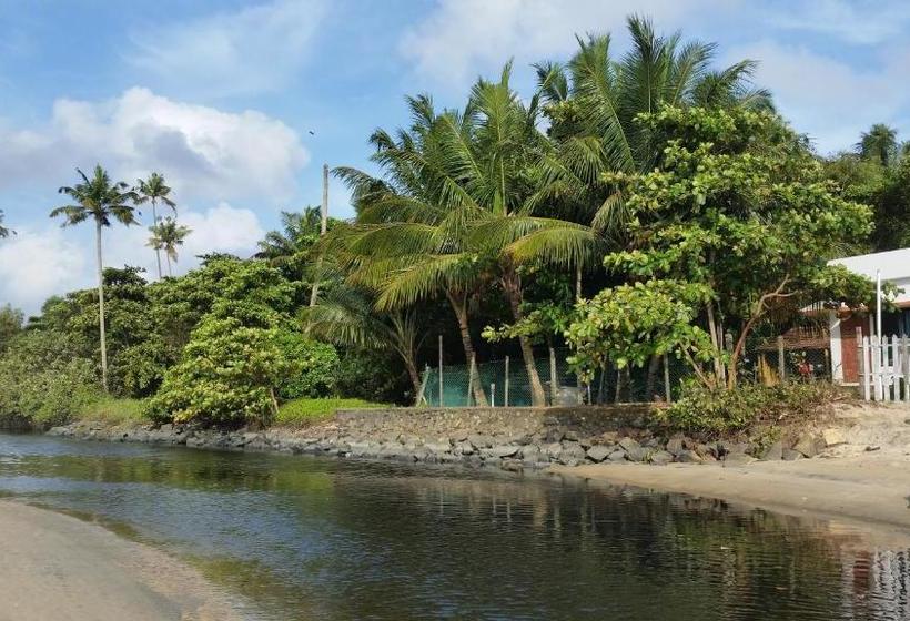 تختخواب و صبحانه Funky Art Beach House