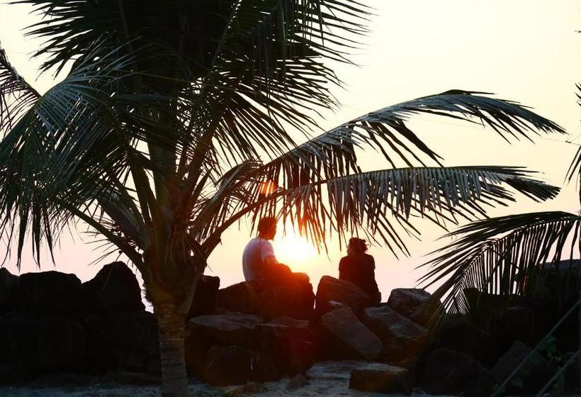 تختخواب و صبحانه Funky Art Beach House