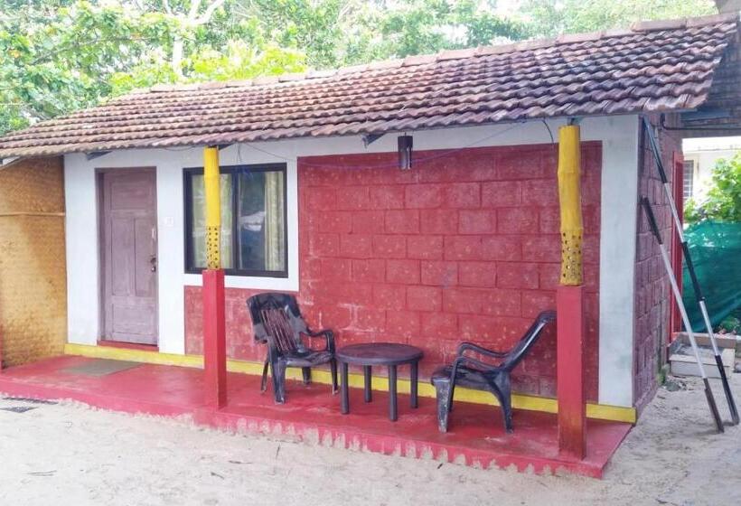 تختخواب و صبحانه Funky Art Beach House