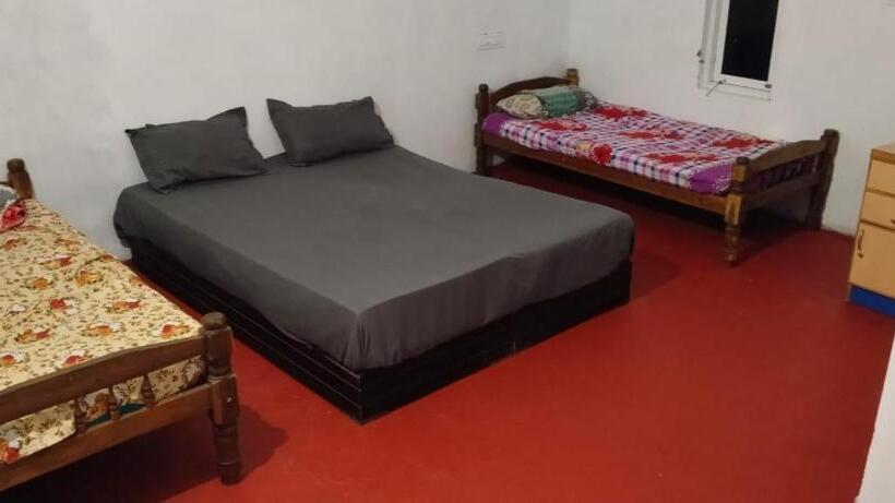 تختخواب و صبحانه Funky Art Beach House