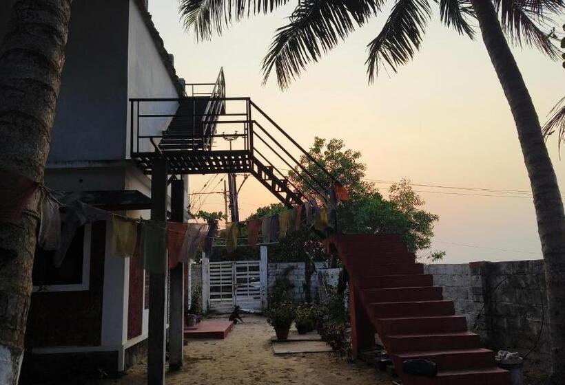 تختخواب و صبحانه Funky Art Beach House