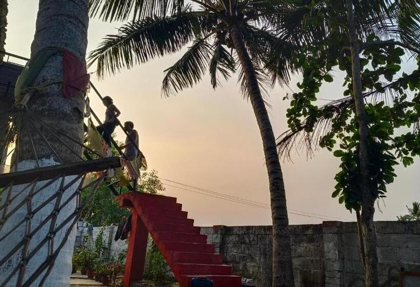 تختخواب و صبحانه Funky Art Beach House