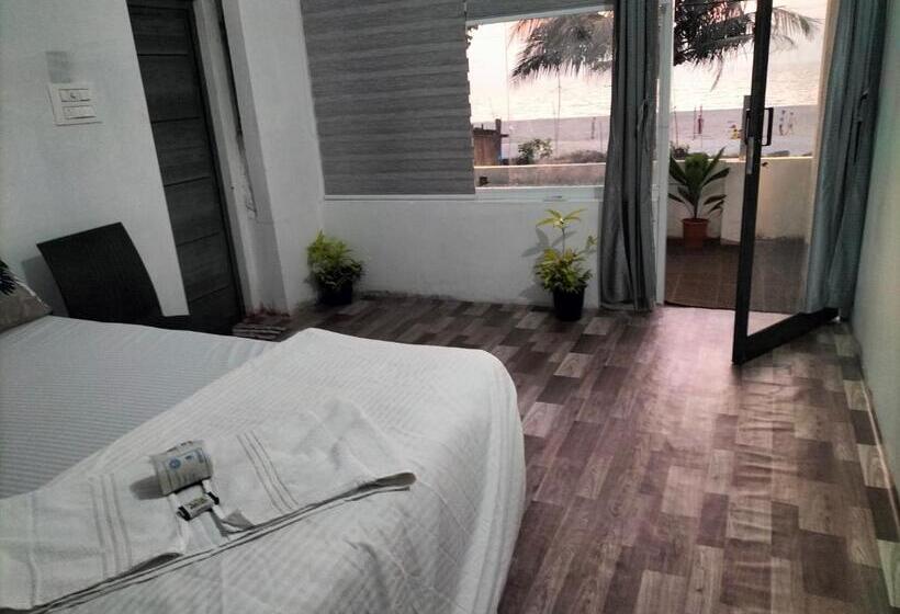 تختخواب و صبحانه Funky Art Beach House