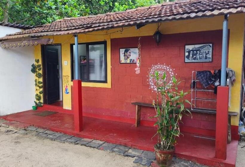 تختخواب و صبحانه Funky Art Beach House