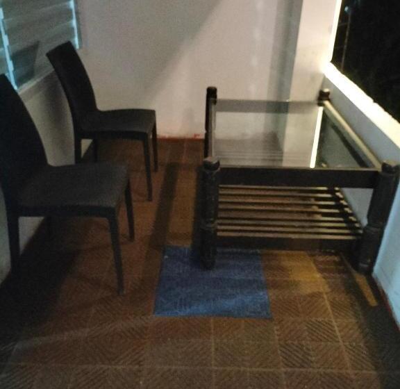 تختخواب و صبحانه Funky Art Beach House