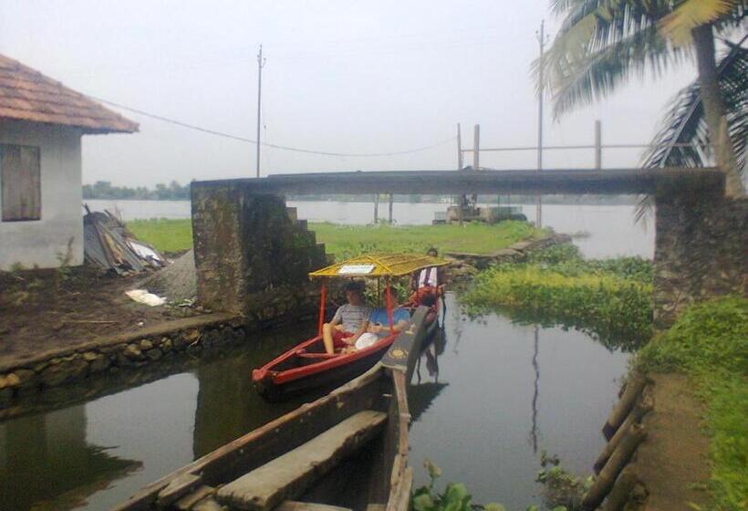 تختخواب و صبحانه Funky Art Beach House