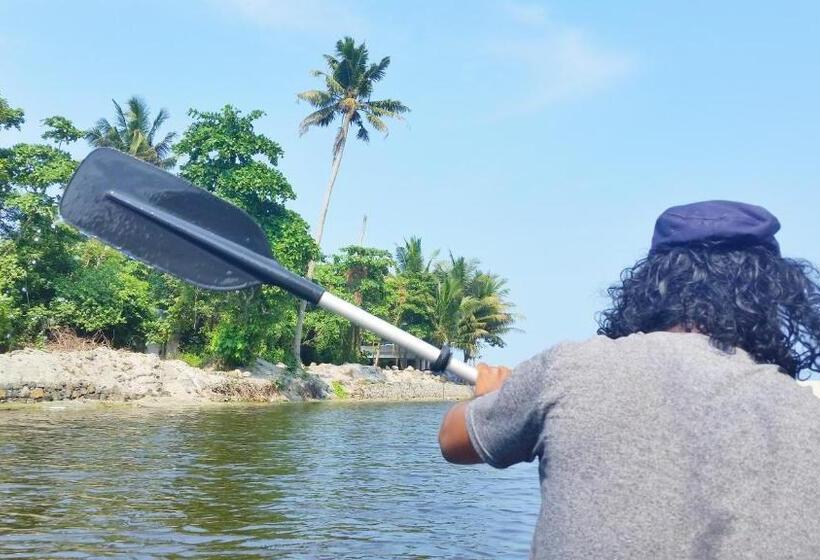 تختخواب و صبحانه Funky Art Beach House