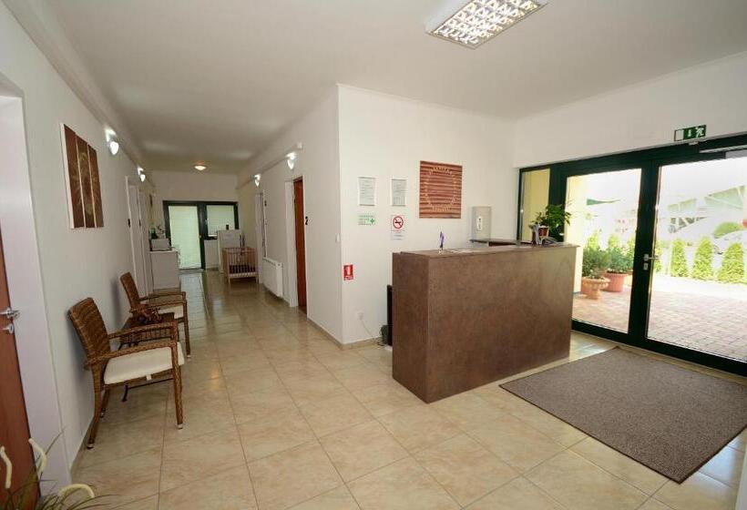 مبيت وإفطار Szárszó Panzió