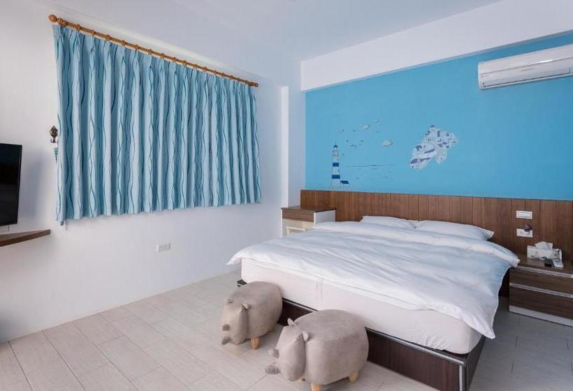 تختخواب و صبحانه Travel Light House