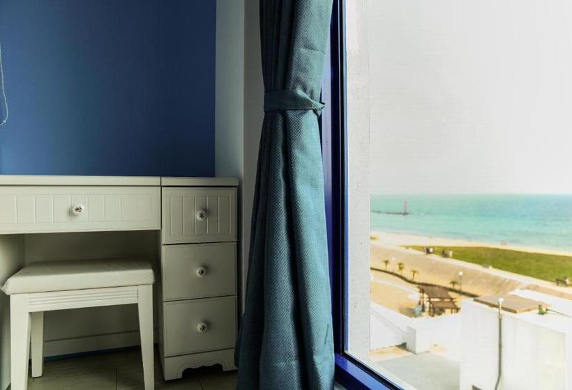 تختخواب و صبحانه Travel Light House