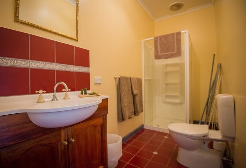 Blue House At Mountainside Wines