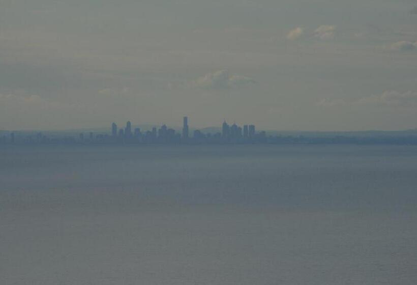 Dream Views At Arthurs Seat B & B