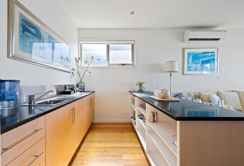 Dream Views At Arthurs Seat B & B