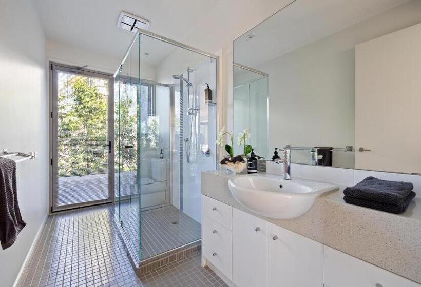 Dream Views At Arthurs Seat B & B