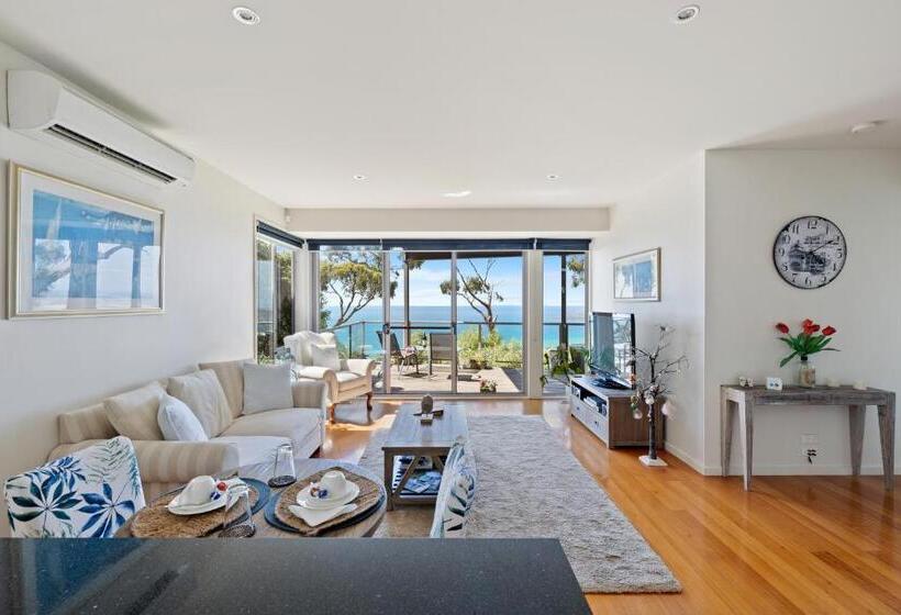 Dream Views At Arthurs Seat B & B