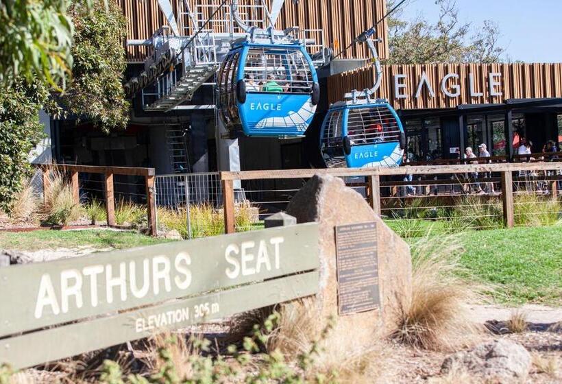 Dream Views At Arthurs Seat B & B