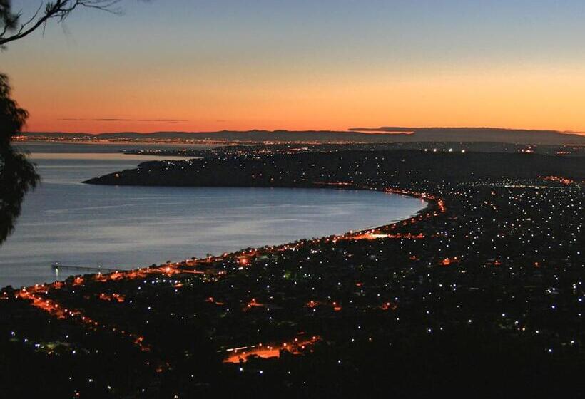 Dream Views At Arthurs Seat B & B