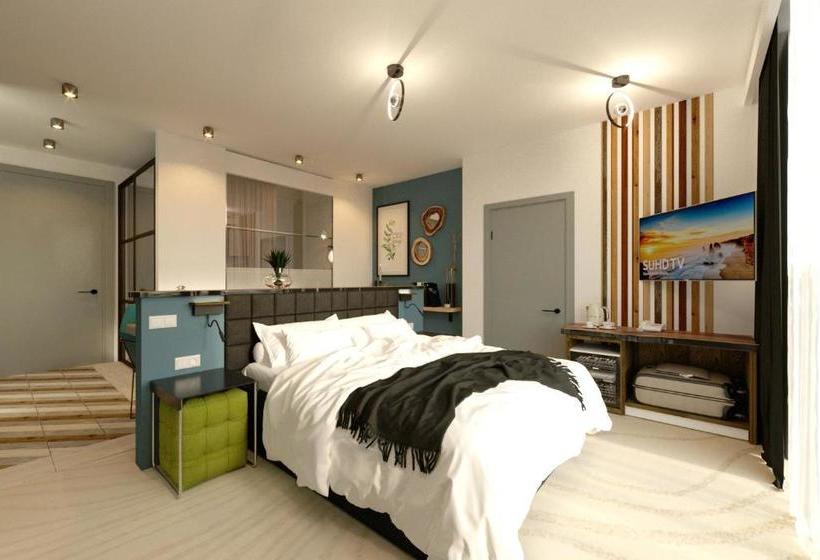 هتل Aquamarine Family Club