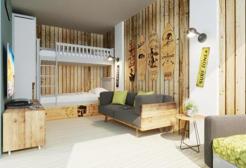 هتل Aquamarine Family Club