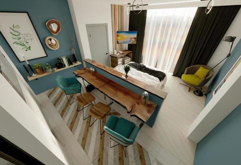 هتل Aquamarine Family Club