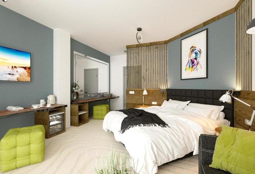 هتل Aquamarine Family Club