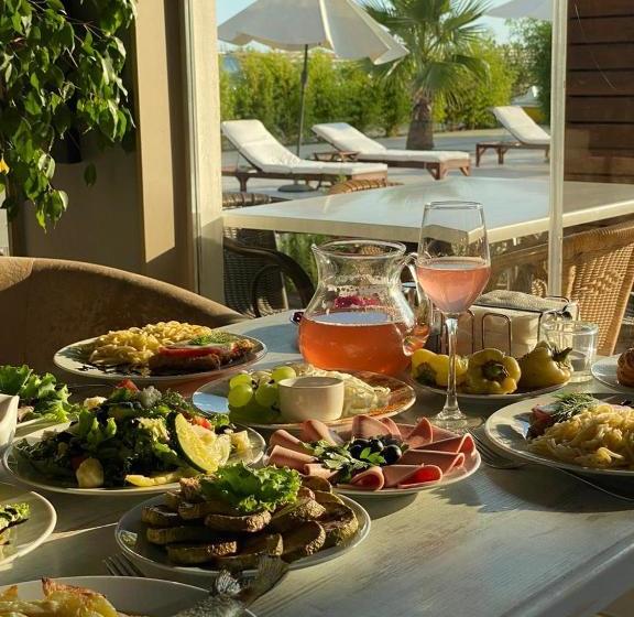 هتل Aquamarine Family Club