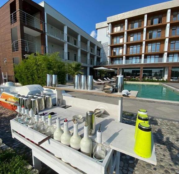 هتل Aquamarine Family Club