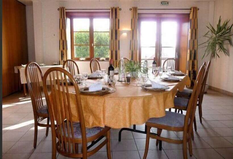 בית מלון כפרי Auberge La Source   Logis Hôtels