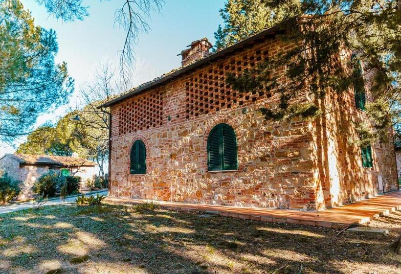 هتل Borgo Il Poggio Agritourismo