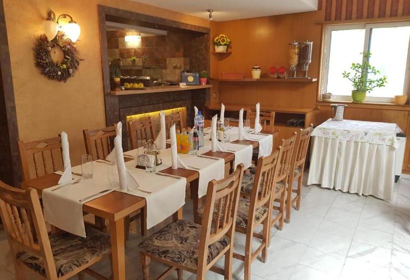 Отель Mirana Family