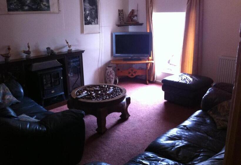 Pantyrathro International Hostel