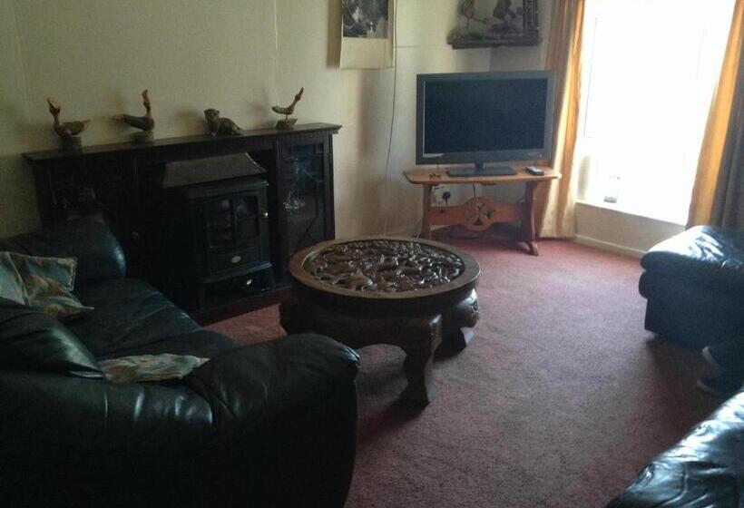 Pantyrathro International Hostel