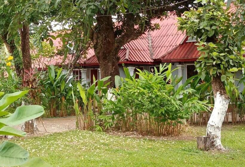 پانسیون Anouxa Riverview Guesthouse