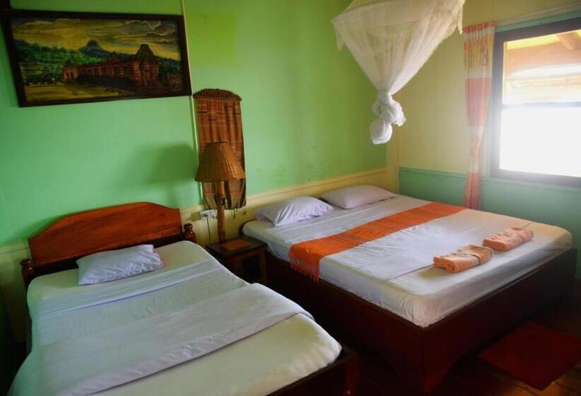 پانسیون Anouxa Riverview Guesthouse