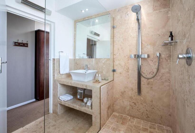 بنسيون Cliff Lodge