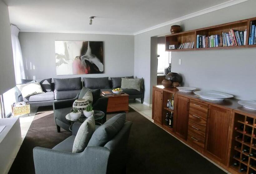 بنسيون Cliff Lodge