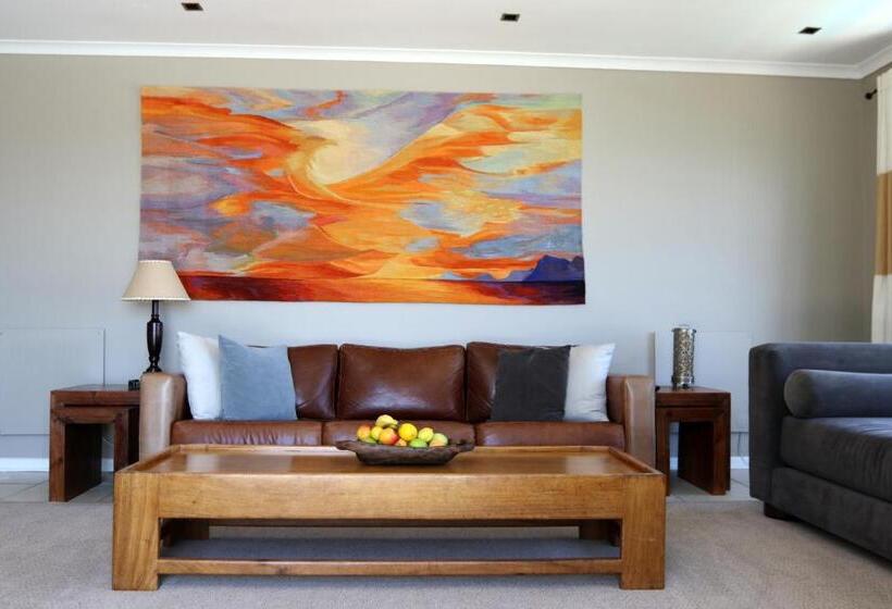 بنسيون Cliff Lodge