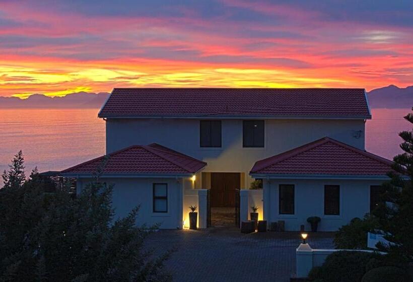 بنسيون Cliff Lodge