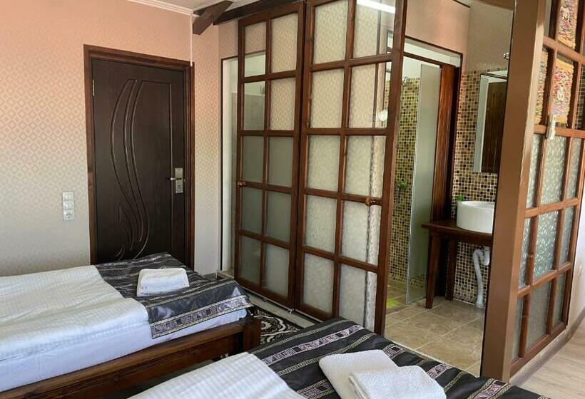 پانسیون Eco House