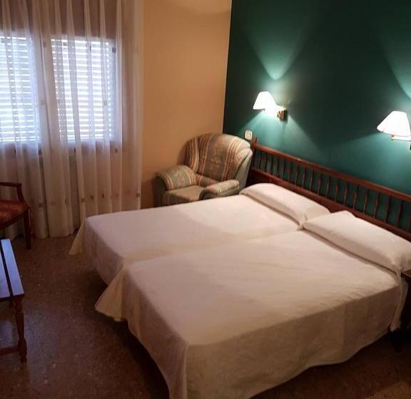 膳宿费 Hostal Pirineos Ainsa