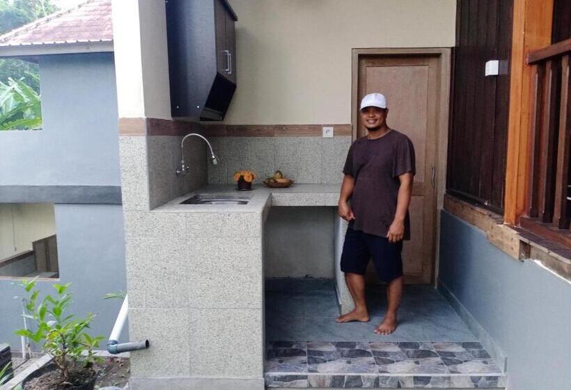 פנסיון Khrisna Hs And Cottages