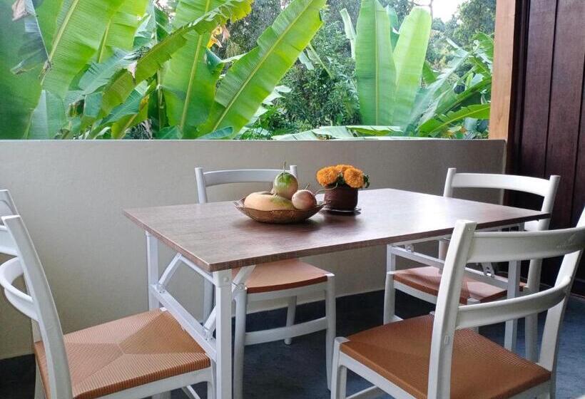 פנסיון Khrisna Hs And Cottages