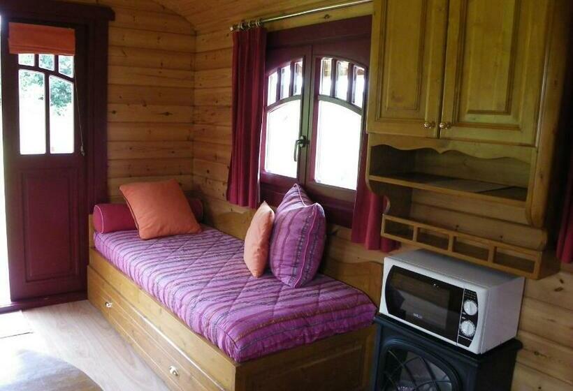 ペンション Les Roulottes Des Korrigans