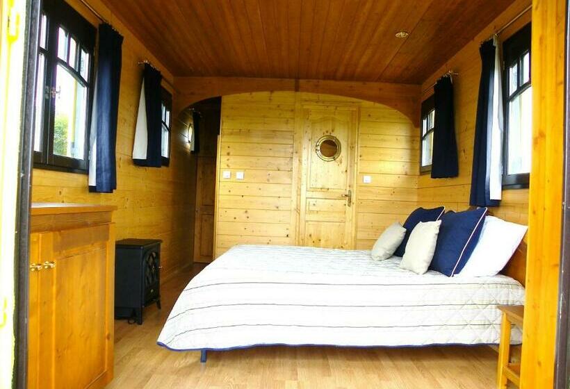 ペンション Les Roulottes Des Korrigans