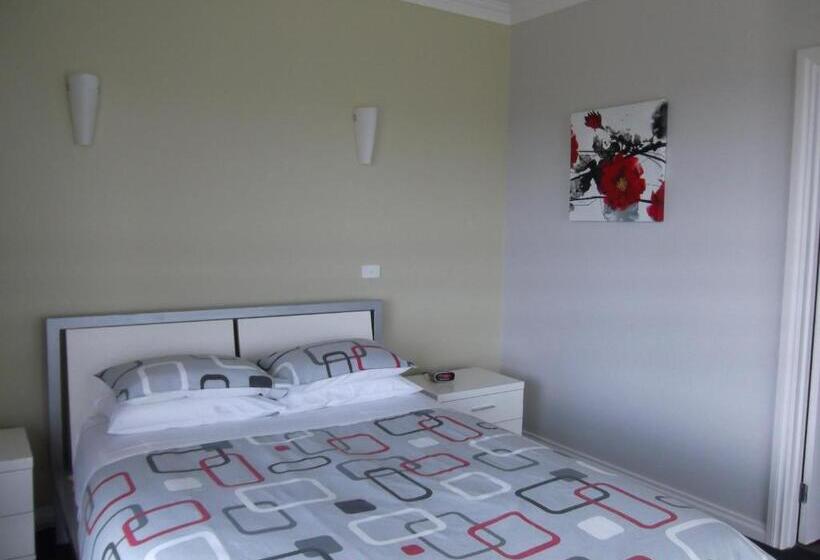 Пансион Swan Lake Guest House
