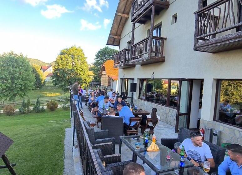 Pensiunea Ursul Carcotas